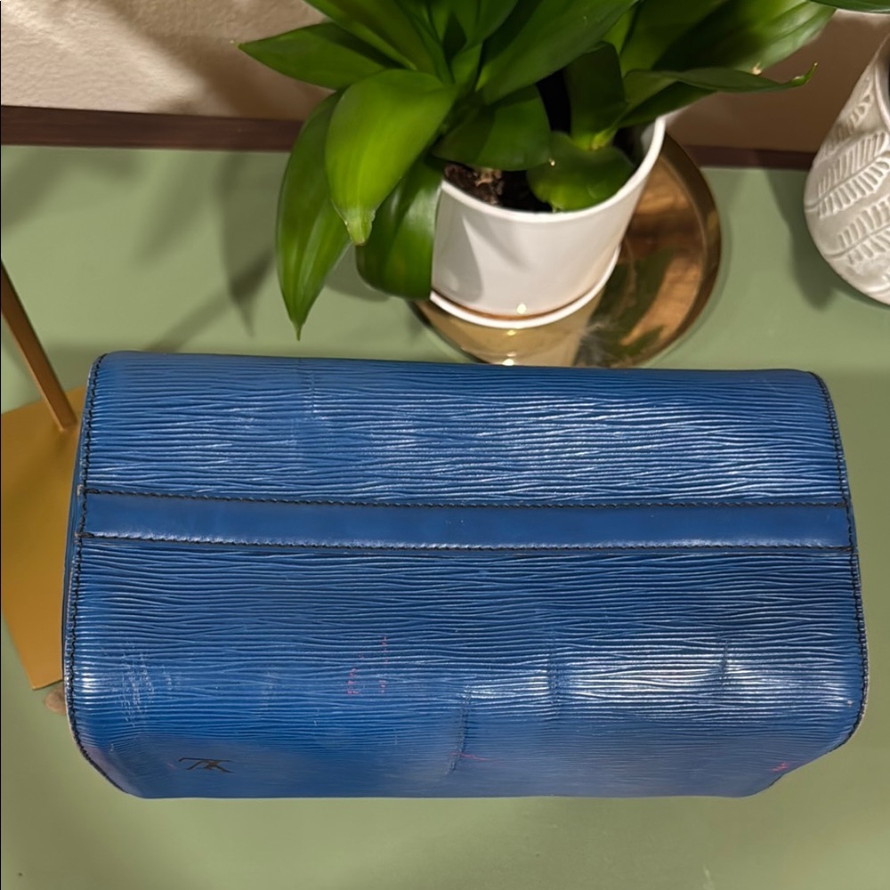 Louis Vuitton Blue Epi Leather Speedy - Picture 8 of 12